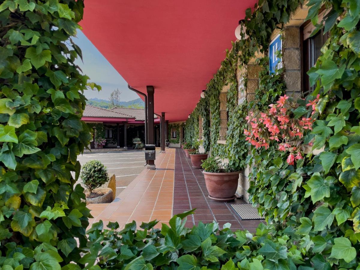Hotel Rural "La Ruta De Cabrales" Con Exterior foto