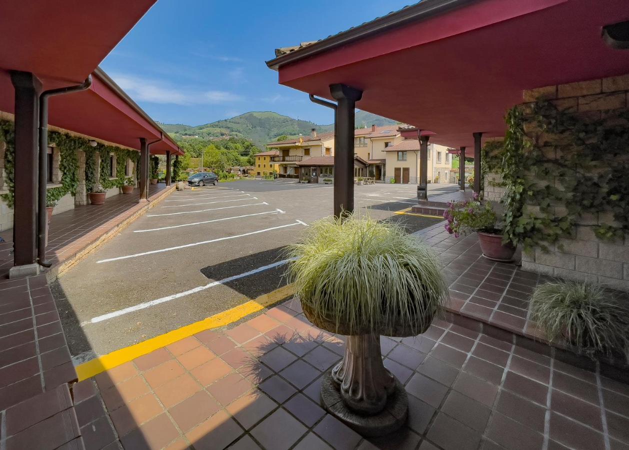 Hotel Rural "La Ruta De Cabrales" Con Exterior foto