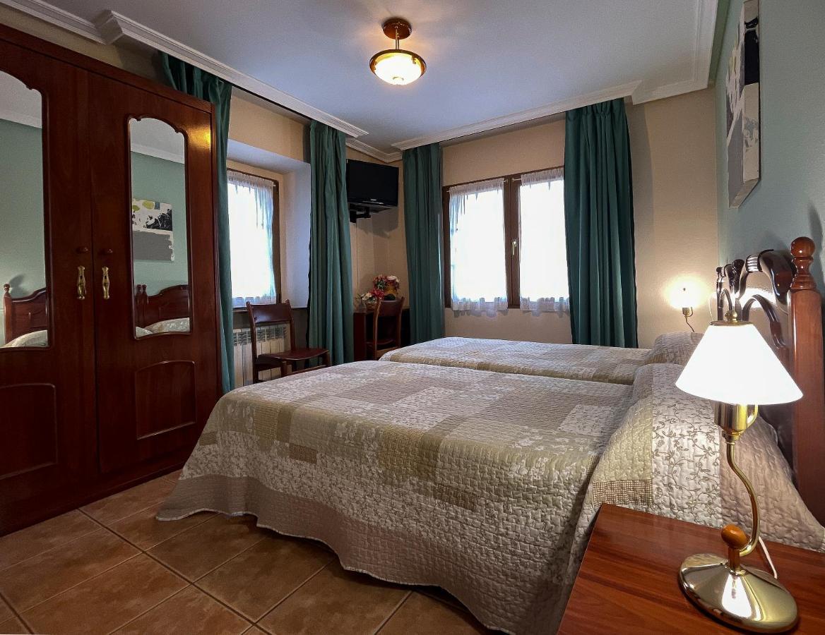 Hotel Rural "La Ruta De Cabrales" Con Exterior foto