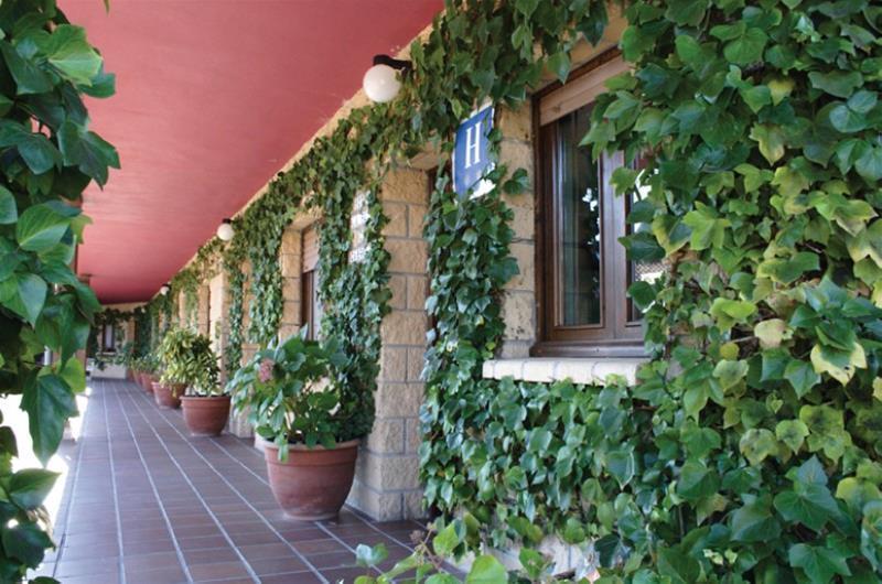 Hotel Rural "La Ruta De Cabrales" Con Exterior foto