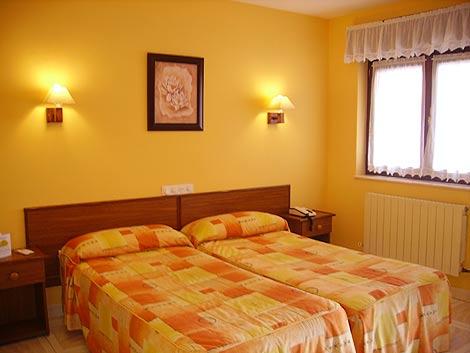 Hotel Rural "La Ruta De Cabrales" Con Exterior foto